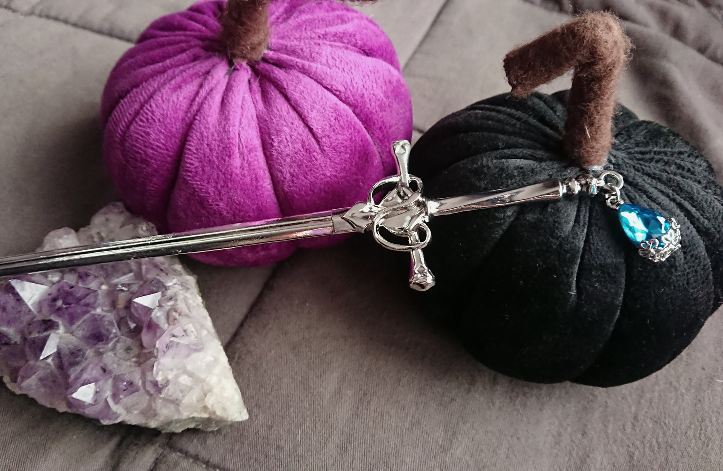 Sword hair pin