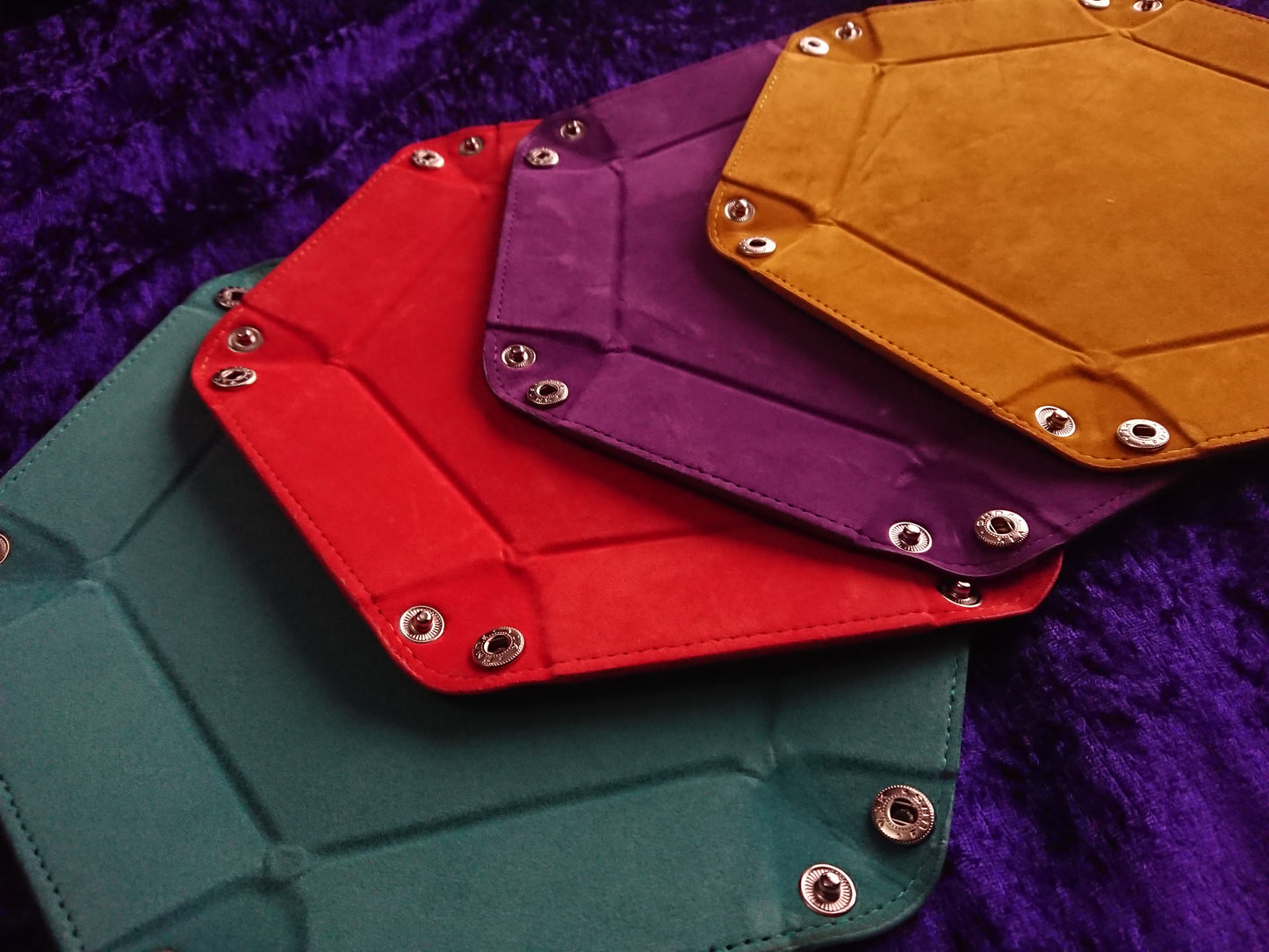 Folding dice tray