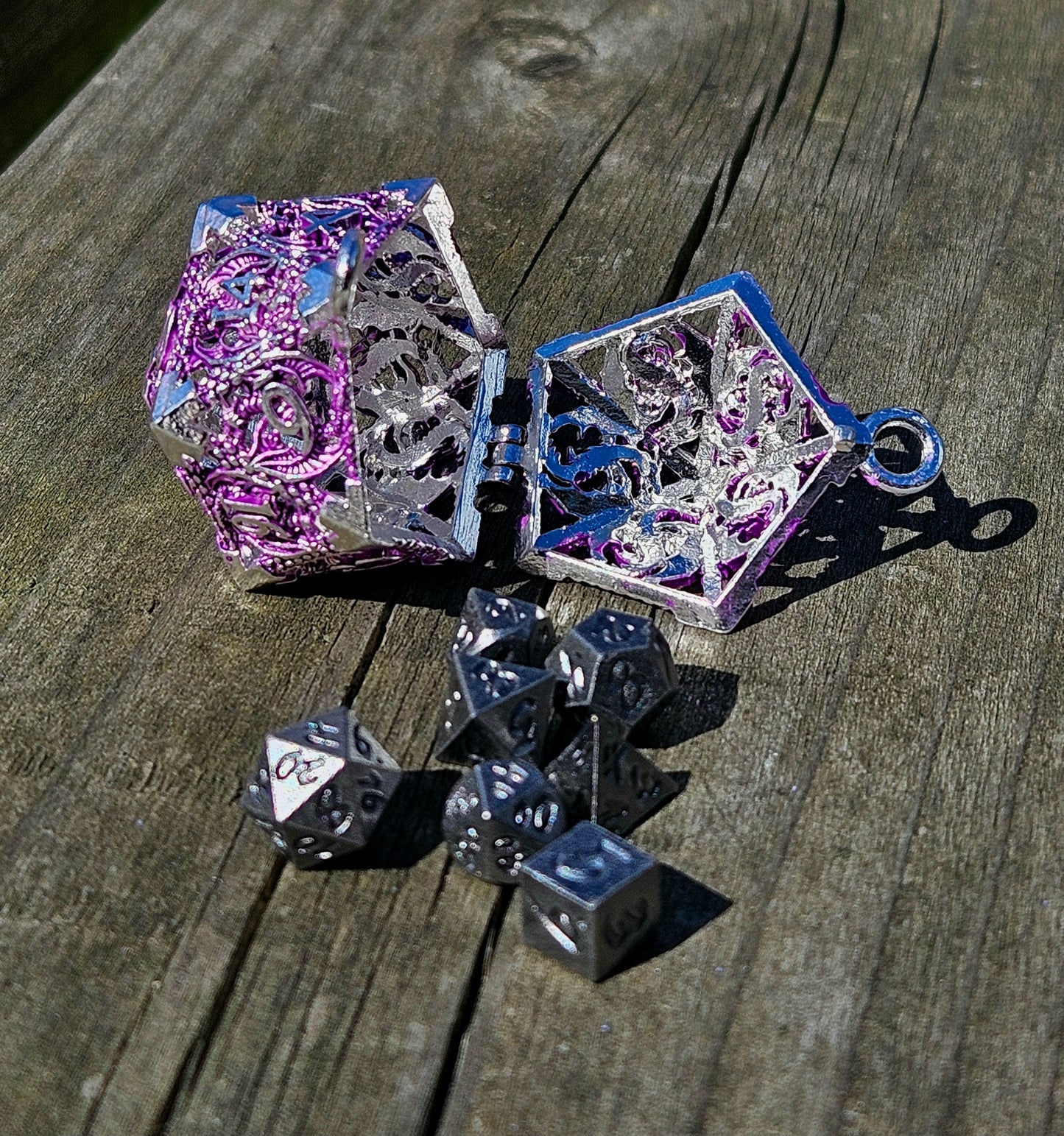 Metal d20 keychain with matching dice