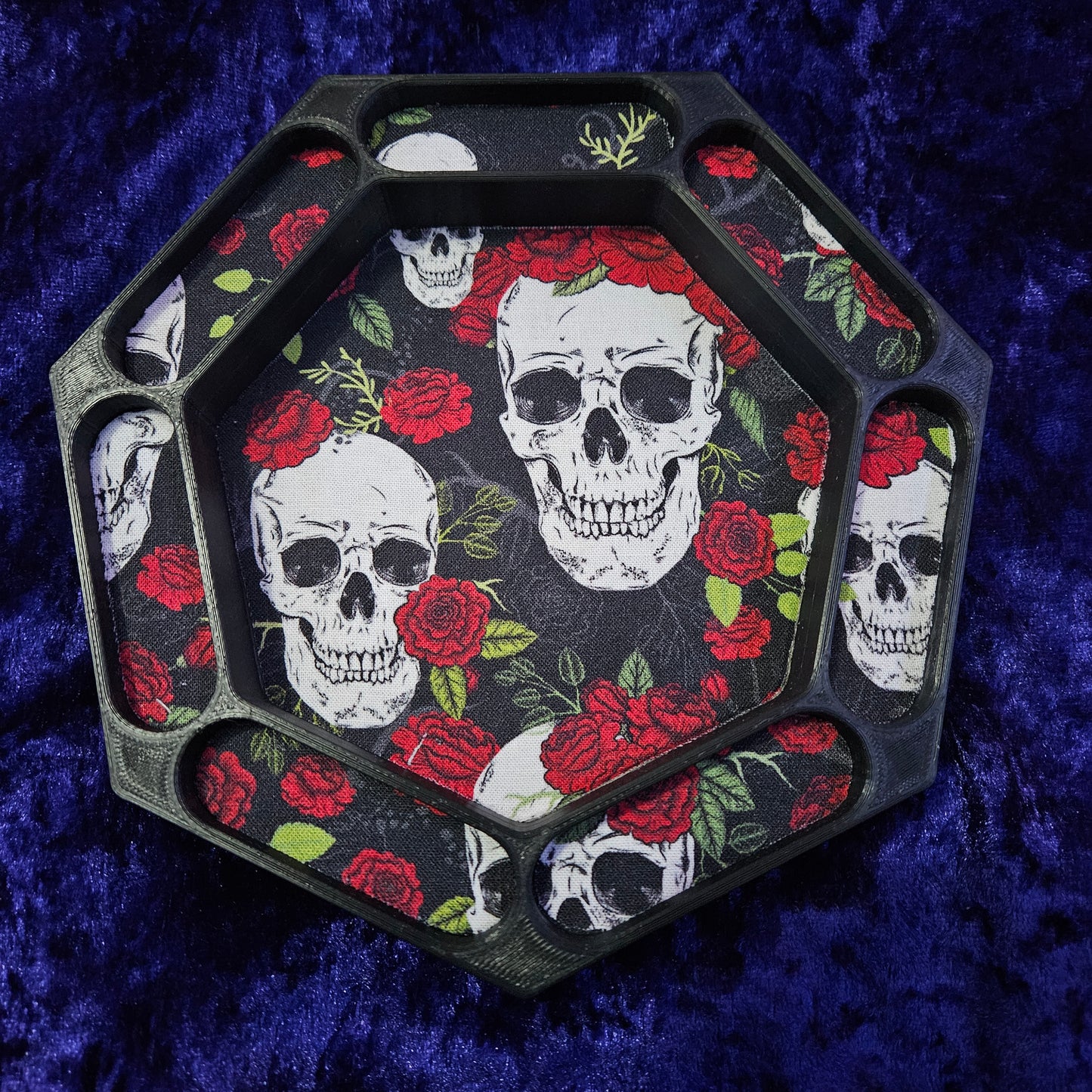 Skull and roses dice tray with fabric lining