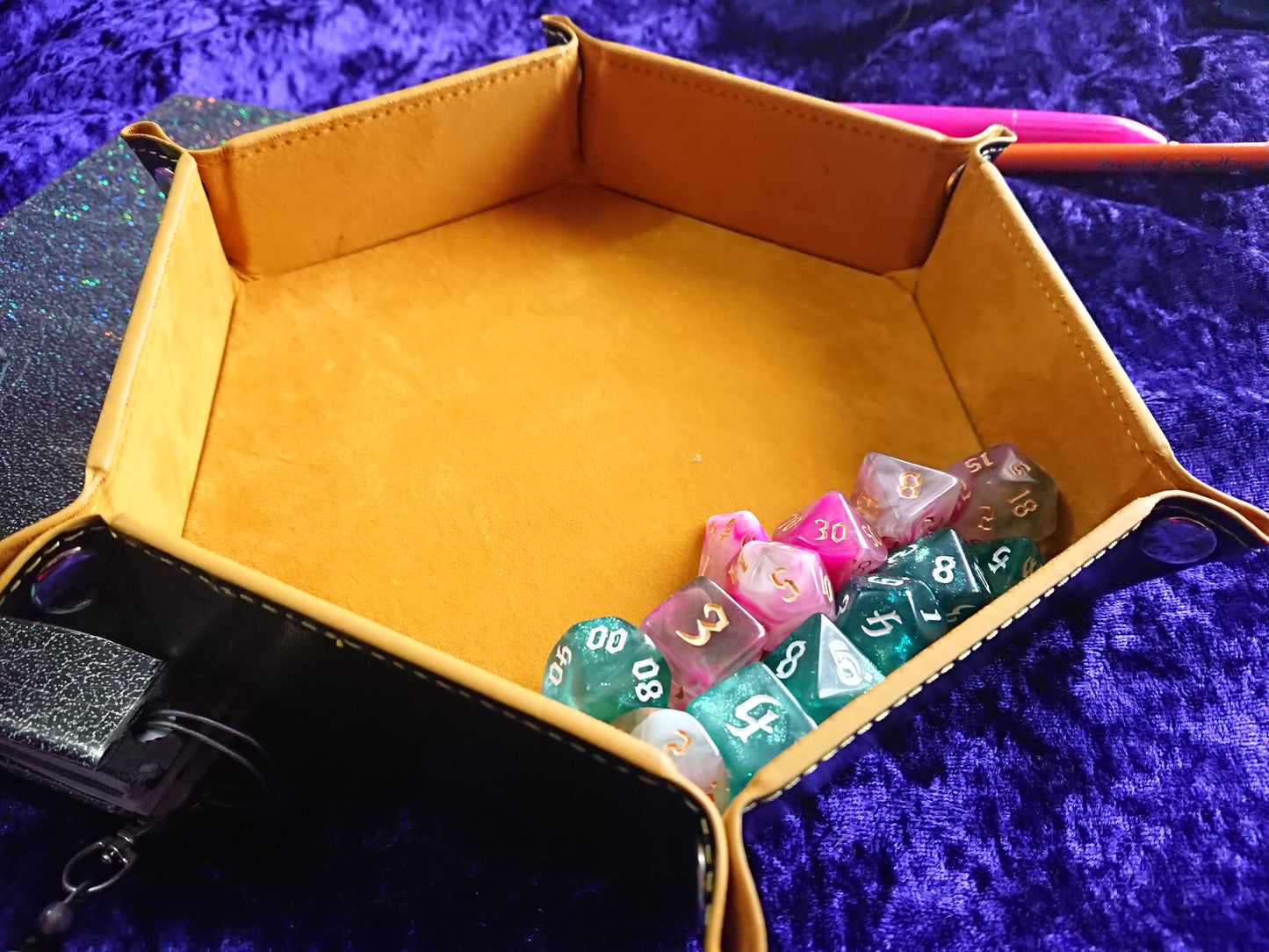 Folding dice tray